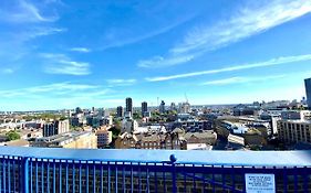 Central London 2 Bedrooms, Seperate Recption, Full Kitchen, Free Parking